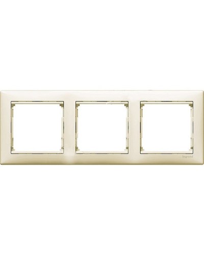 Рамка Valena 3 поста LEGRAND 774353 в Артеме Аксессуары для кабель-канала Pintop.ru